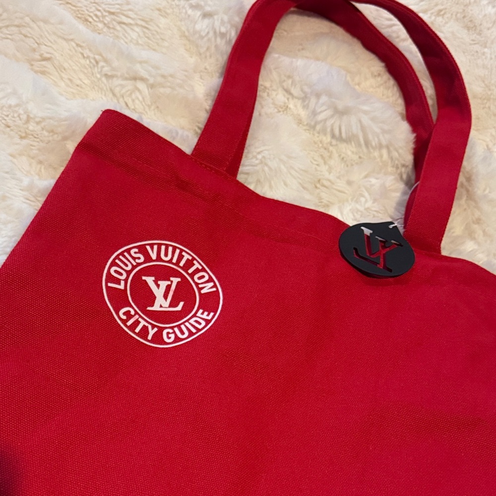 Louis Vuitton Shanghai City Guide Tote - Picture 2 of 6